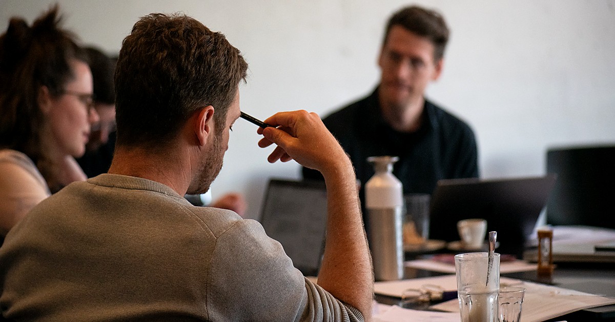 Konzentrierte Reflexion über den eigenen Stoff, mitten im Writers Room